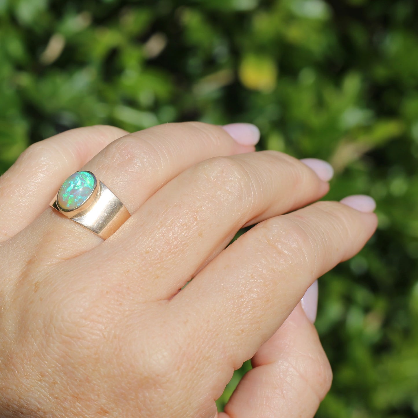 Vintage Bezel Set Opal Cabachon in Rosey 9ct Gold Ring, Size 8 or Q fits more like a P or just over 7.5