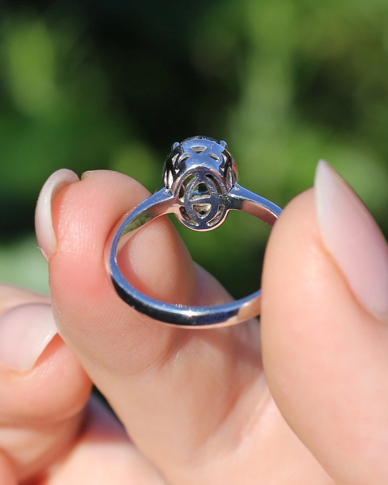 1.48ct Australian Parti Sapphire and SIngle Cut Diamond Halo, 10ct White Gold, size O or 7.25, 3.71g