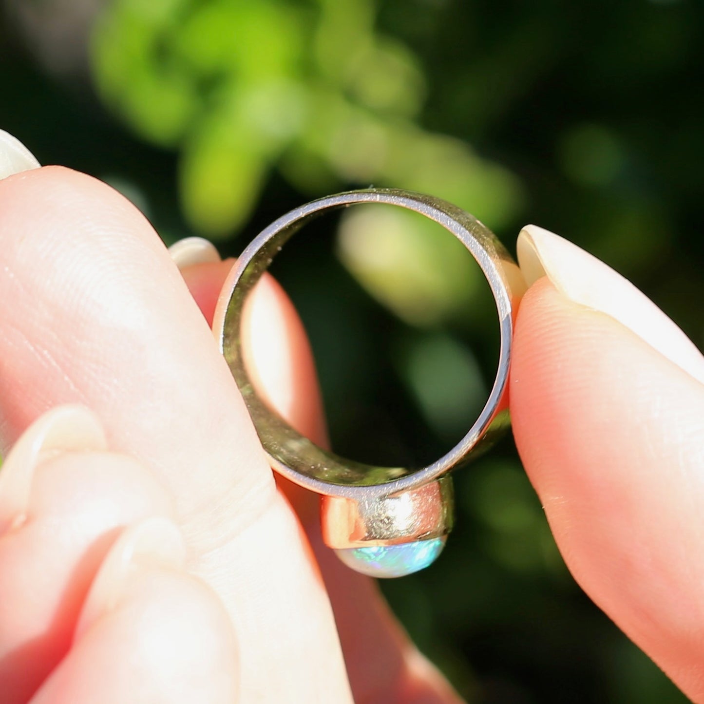 Vintage Bezel Set Opal Cabachon in Rosey 9ct Gold Ring, Size 8 or Q fits more like a P or just over 7.5