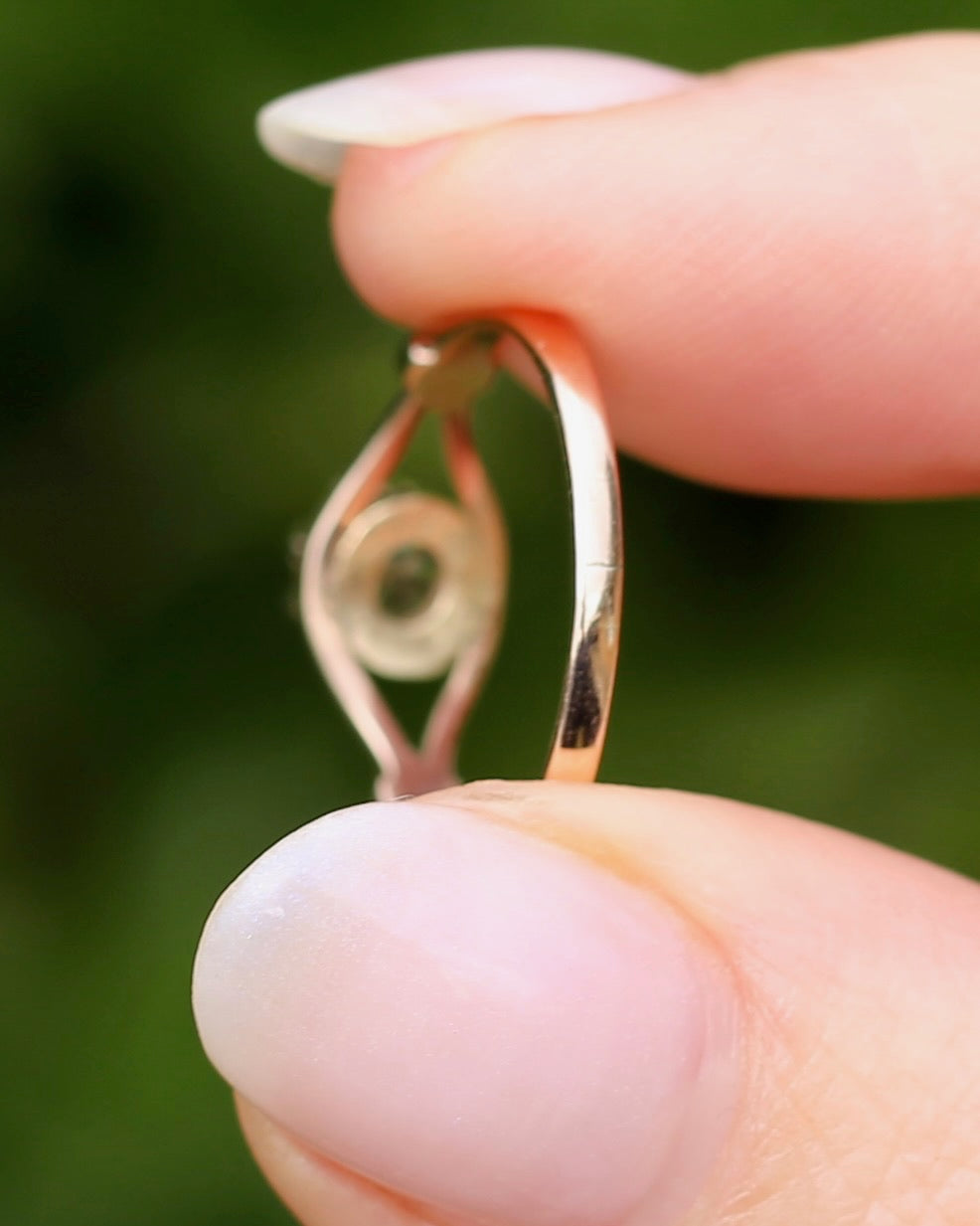 East African Green Zircon, Vintage 8 Claw Setting, Old Rosey Gold, size M1/2 or 6.5