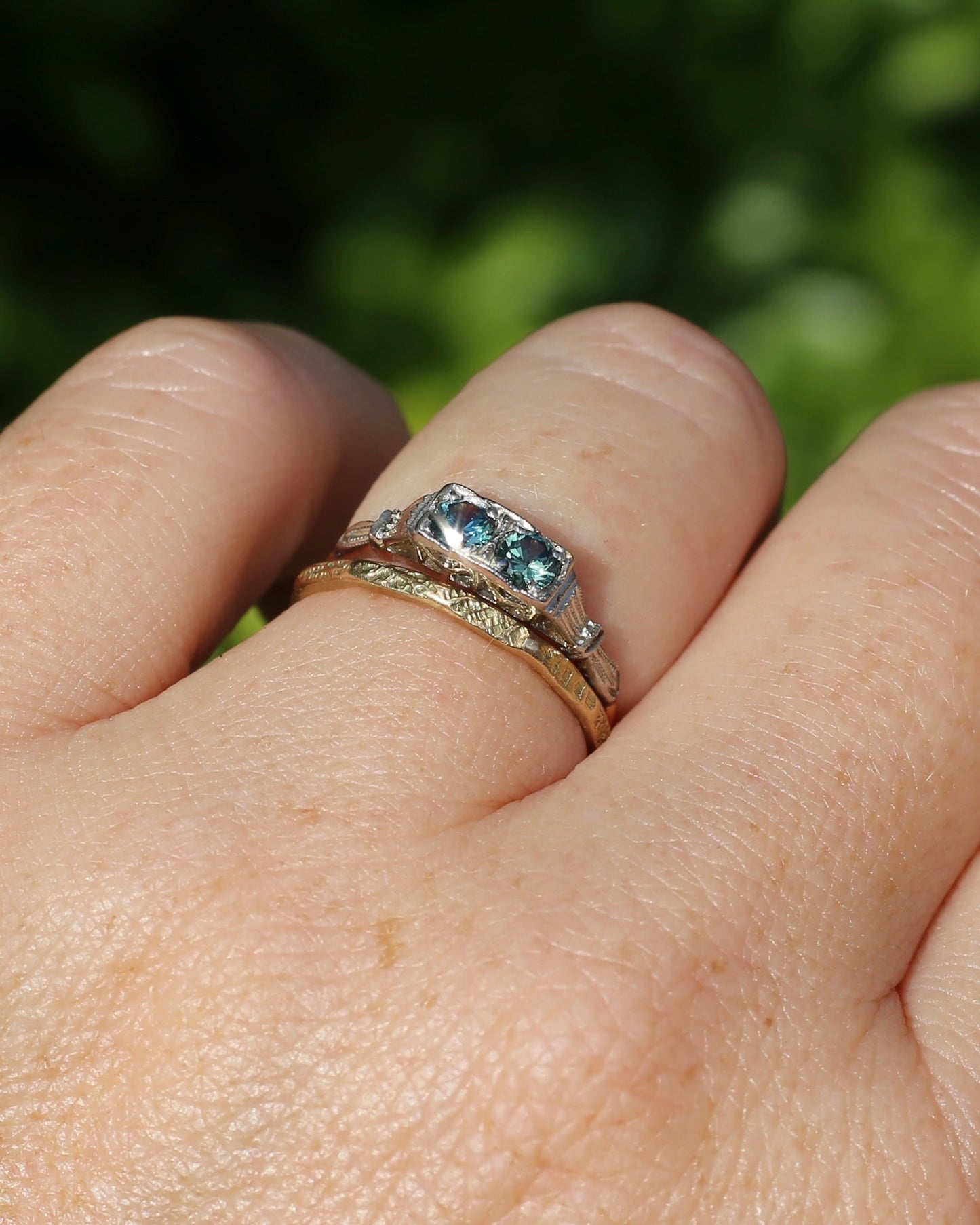 ON HOLD Delicate Vintage Australian Parti Toi et Moi, 9ct White and Yellow Gold, size N or just over 6.75, 1.39g
