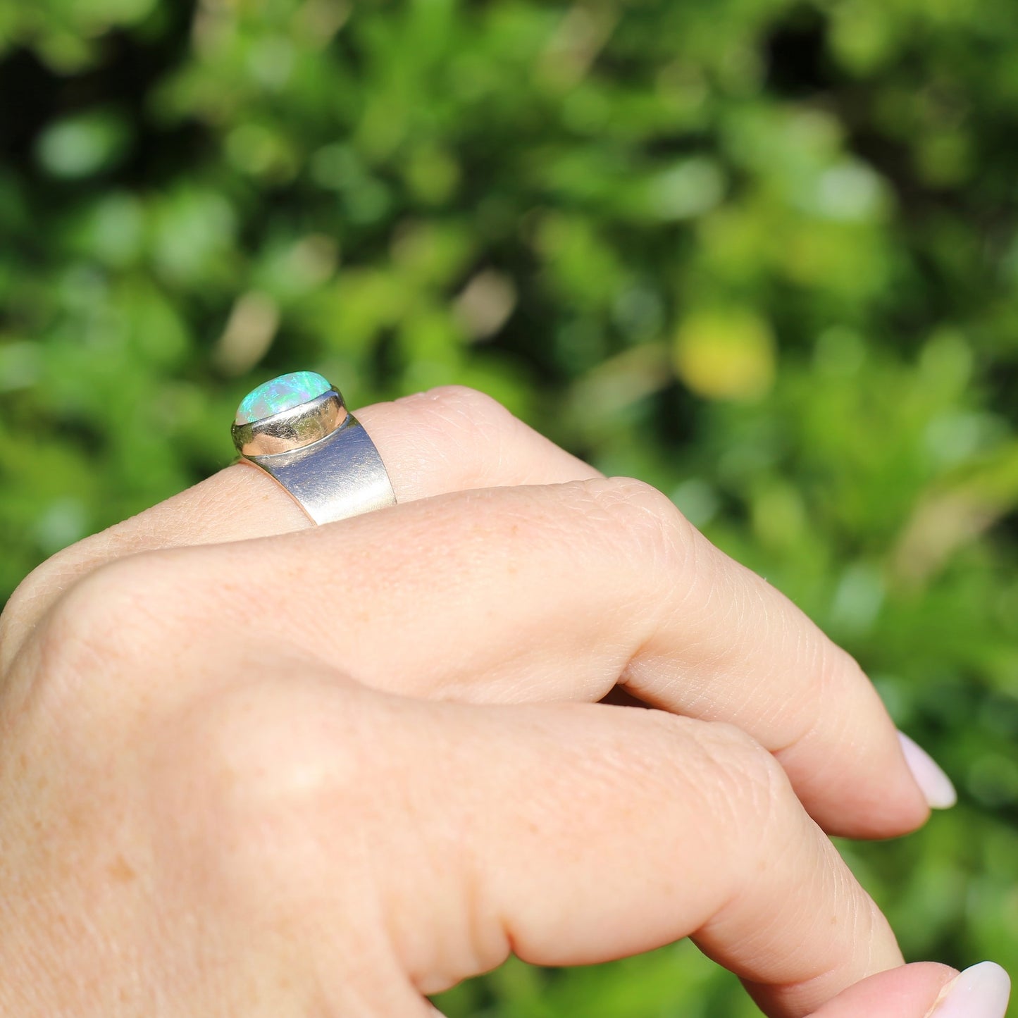 Vintage Bezel Set Opal Cabachon in Rosey 9ct Gold Ring, Size 8 or Q fits more like a P or just over 7.5