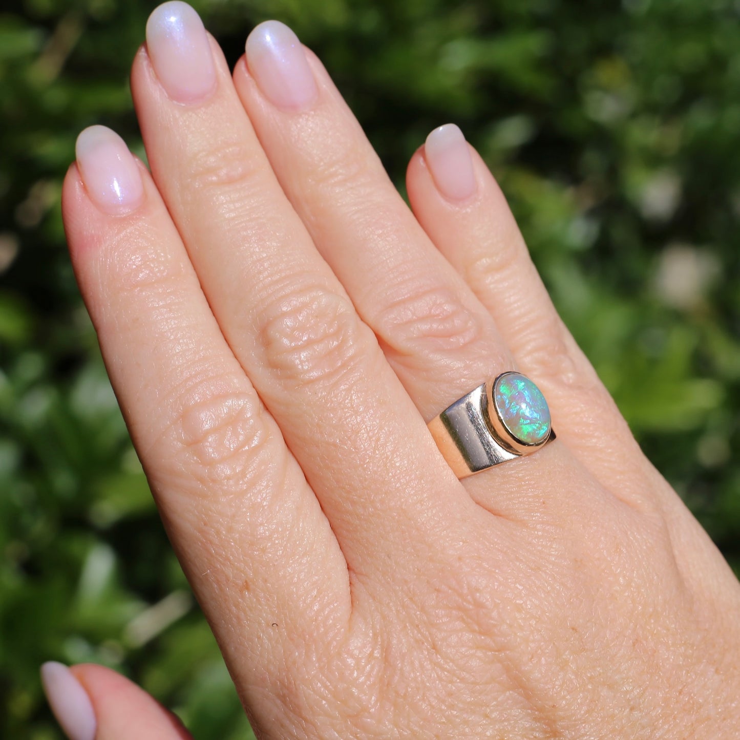 Vintage Bezel Set Opal Cabachon in Rosey 9ct Gold Ring, Size 8 or Q fits more like a P or just over 7.5