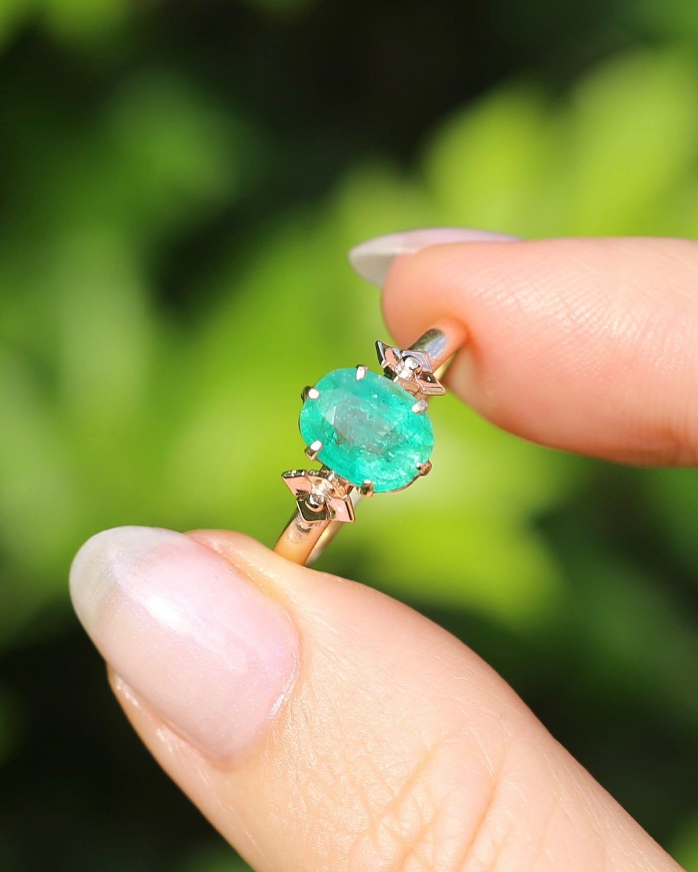 1.79ct Natural Untreated Oval Emerald in Circa 1960s 18ct Yellow Gold Claw Set Ring, 18ct Yellow Gold, size Q1/2 or 8.5, with Valuation