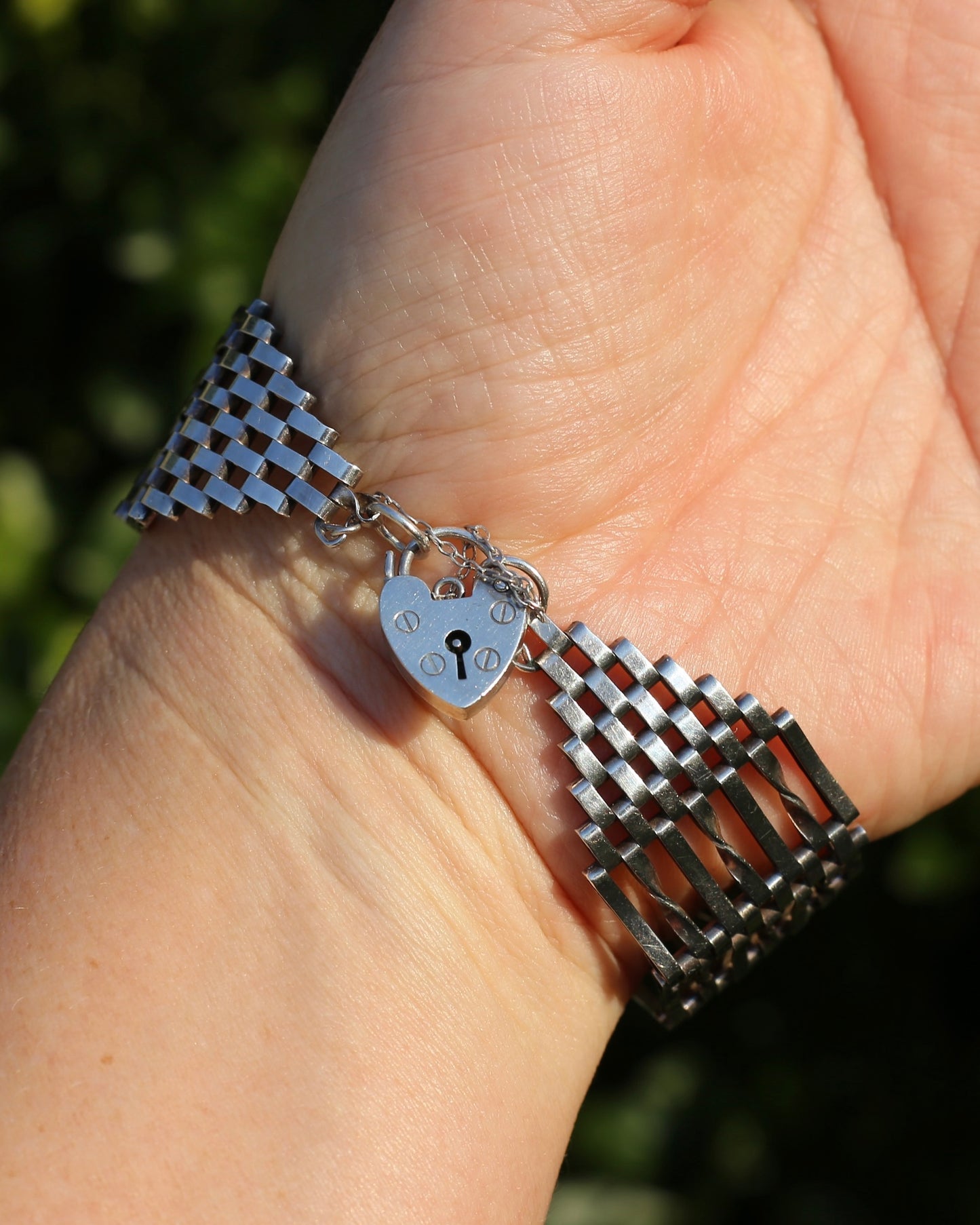 1978 London Made Gate Bracelet with Heart Padlock and Safety Chain, 19cm, 24.7g