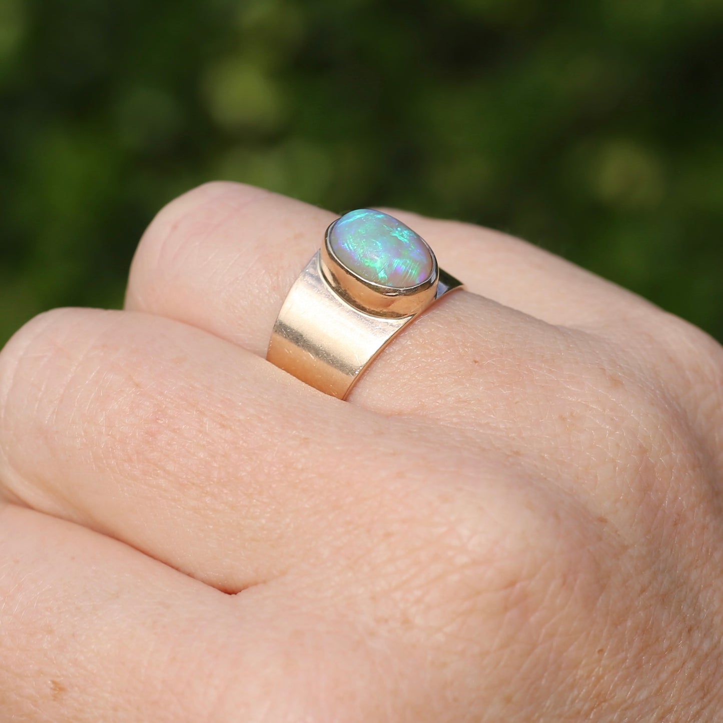 Vintage Bezel Set Opal Cabachon in Rosey 9ct Gold Ring, Size 8 or Q fits more like a P or just over 7.5
