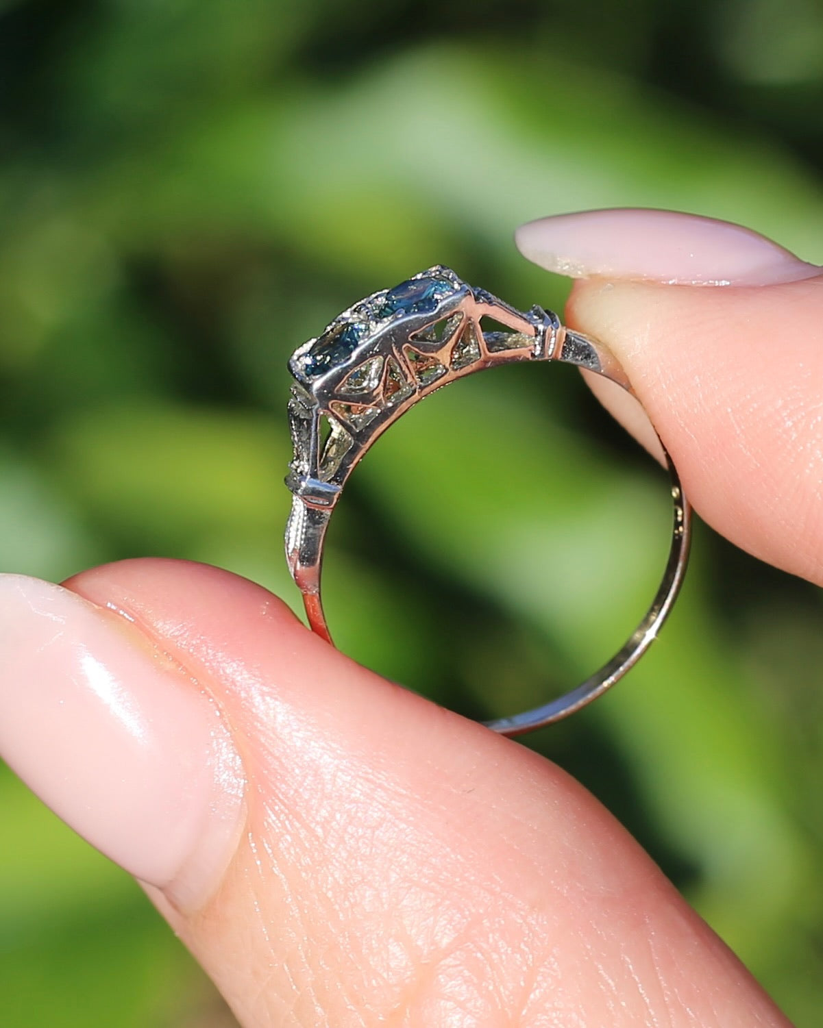 ON HOLD Delicate Vintage Australian Parti Toi et Moi, 9ct White and Yellow Gold, size N or just over 6.75, 1.39g