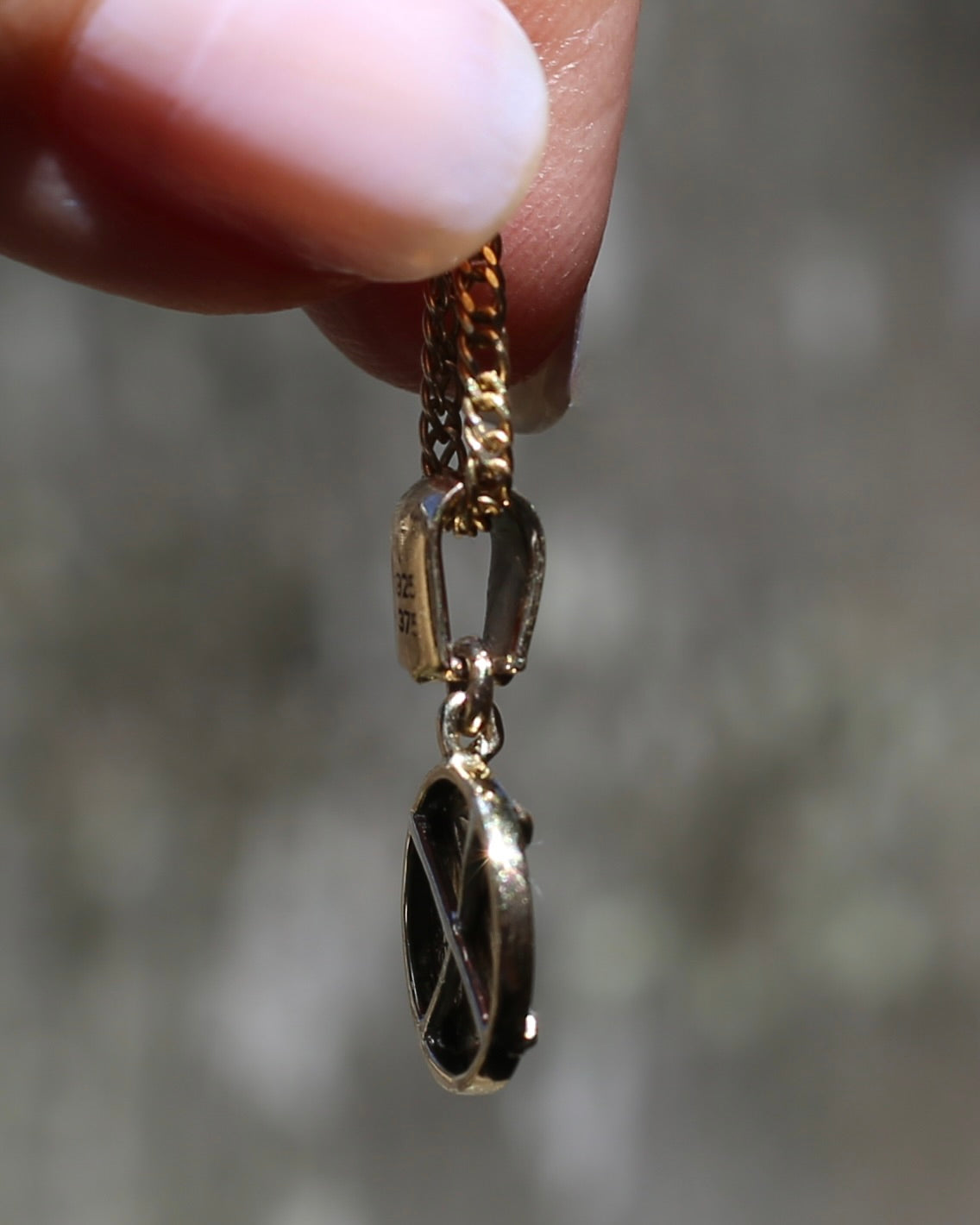 1865 Mexican Coin Replica in Coin Frame Pendant, 9ct Yellow Gold and silver support bars, 1.69g