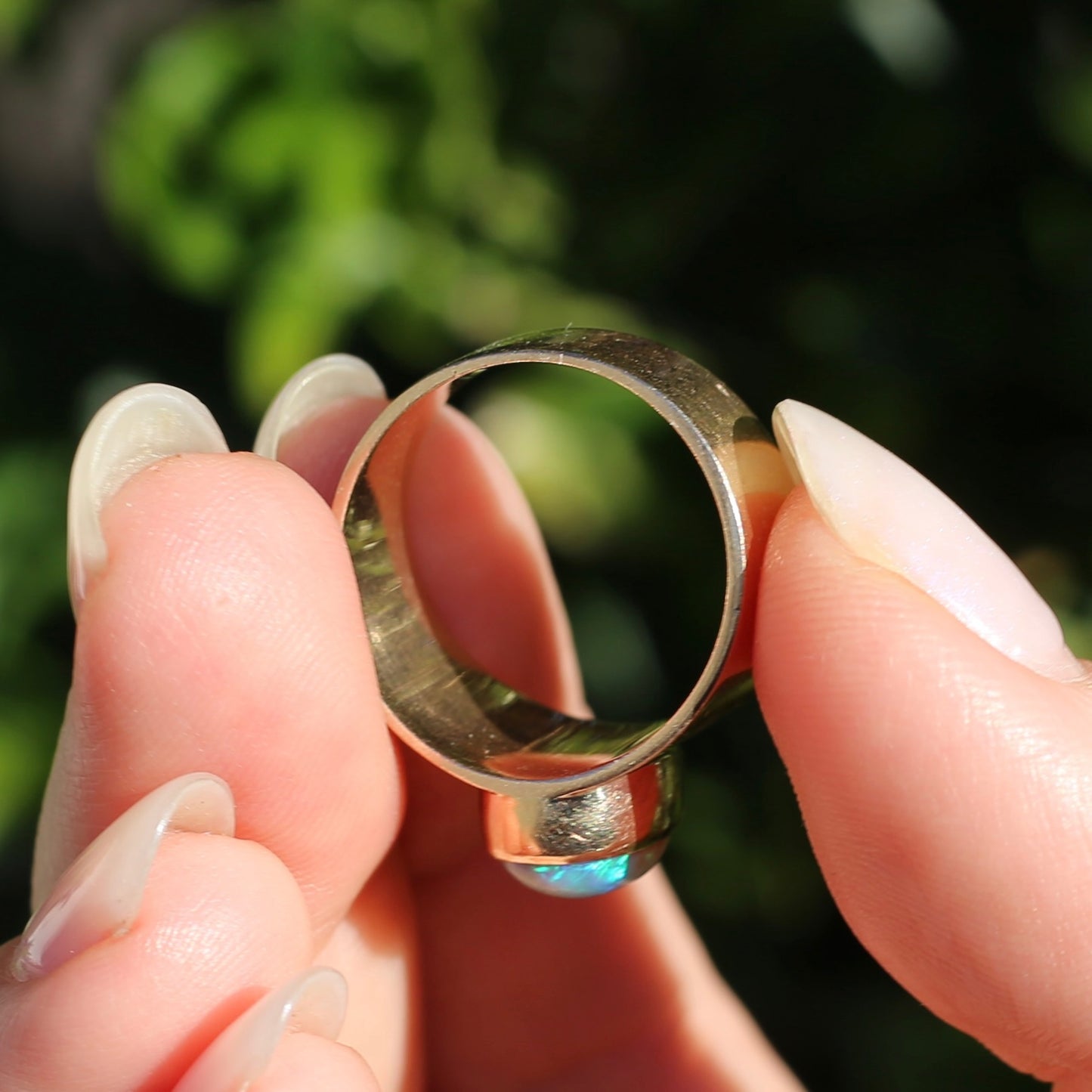 Vintage Bezel Set Opal Cabachon in Rosey 9ct Gold Ring, Size 8 or Q fits more like a P or just over 7.5