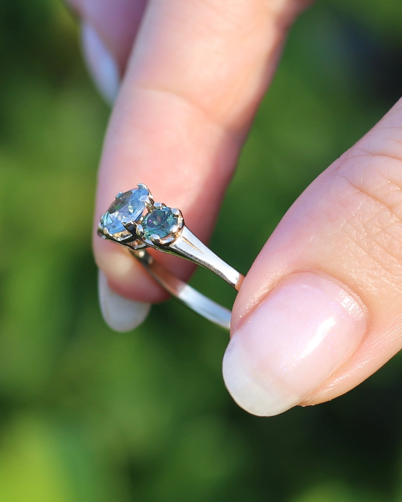 1.65ct Blue Zircon and 097ct Parti Sapphire Trilogy, 9ct Yellow Gold, size R1/2 or 8.75