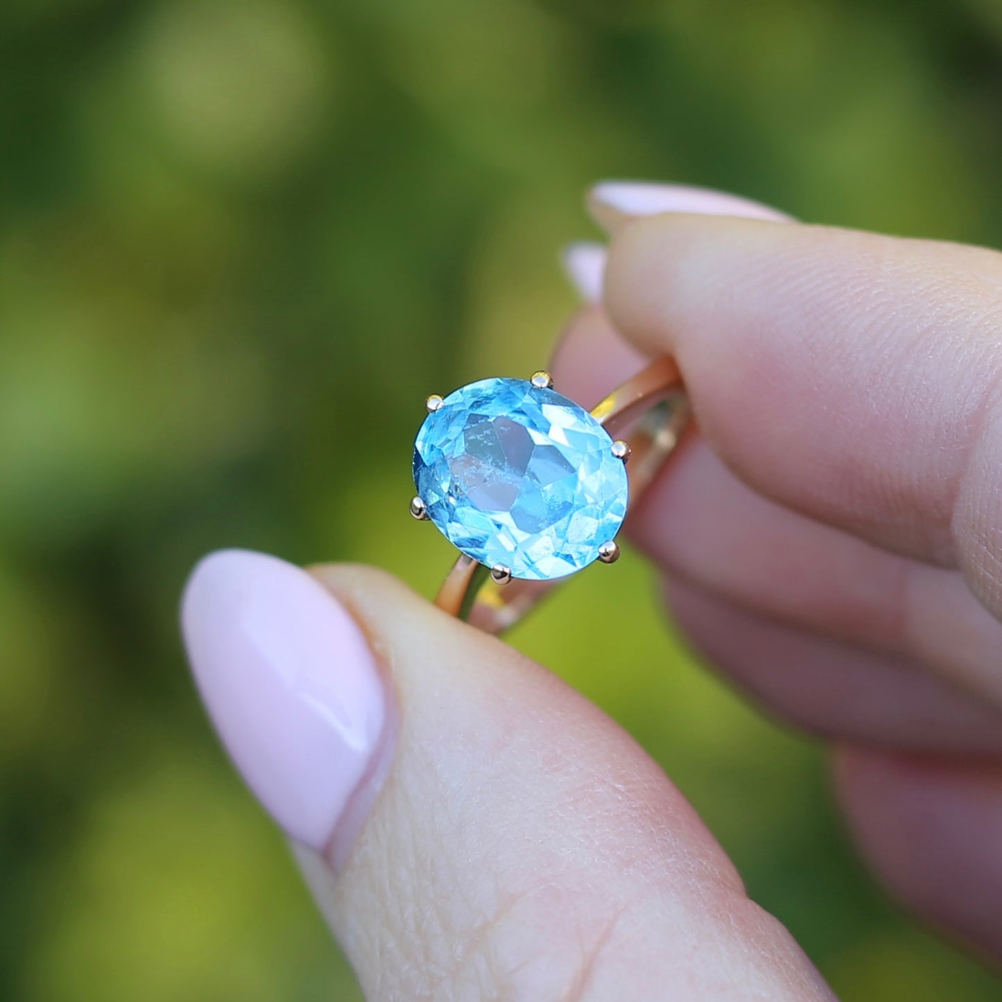 Vintage 4.5ct Oval Blue Topaz Claw Set Ring, 9ct Yellow Gold, size 6 or L1/2