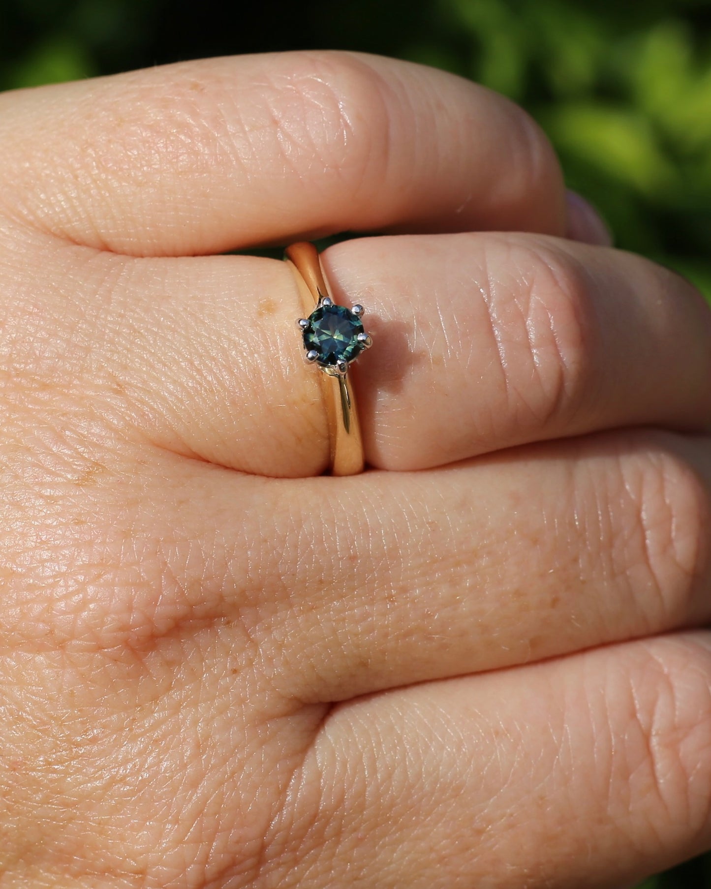 0.55ct Australian Parti Sapphire, 6 Claw Setting, 9ct White and Yellow Gold, size 7 or O, 3.52g