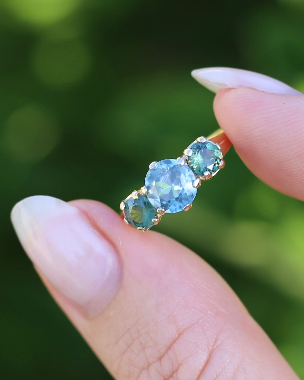 1.65ct Blue Zircon and 097ct Parti Sapphire Trilogy, 9ct Yellow Gold, size R1/2 or 8.75