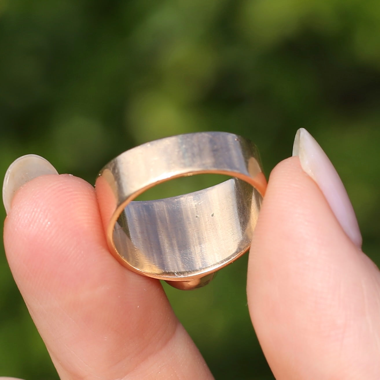 Vintage Bezel Set Opal Cabachon in Rosey 9ct Gold Ring, Size 8 or Q fits more like a P or just over 7.5