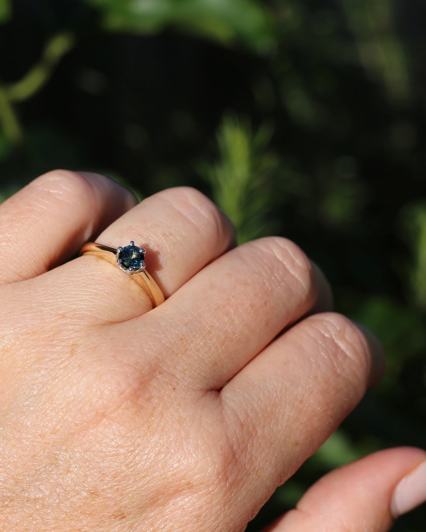 0.55ct Australian Parti Sapphire, 6 Claw Setting, 9ct White and Yellow Gold, size 7 or O, 3.52g