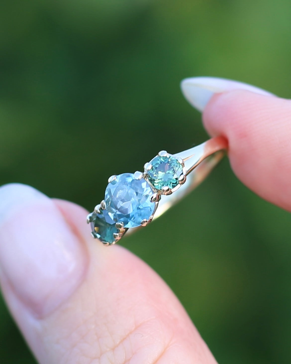 1.65ct Blue Zircon and 097ct Parti Sapphire Trilogy, 9ct Yellow Gold, size R1/2 or 8.75