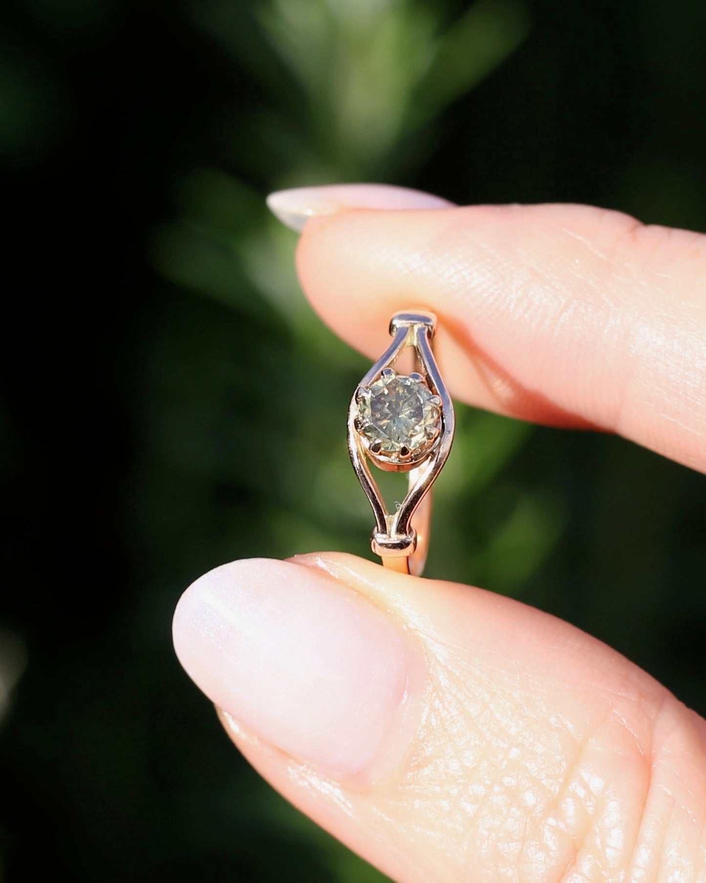 East African Green Zircon, Vintage 8 Claw Setting, Old Rosey Gold, size M1/2 or 6.5