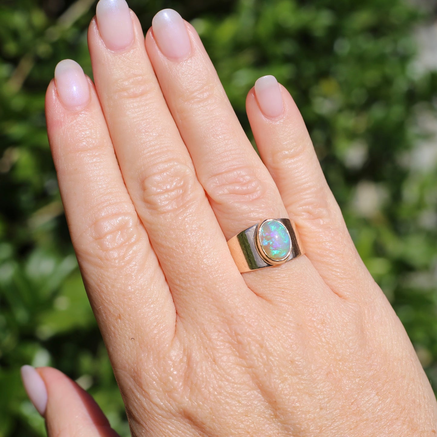 Vintage Bezel Set Opal Cabachon in Rosey 9ct Gold Ring, Size 8 or Q fits more like a P or just over 7.5