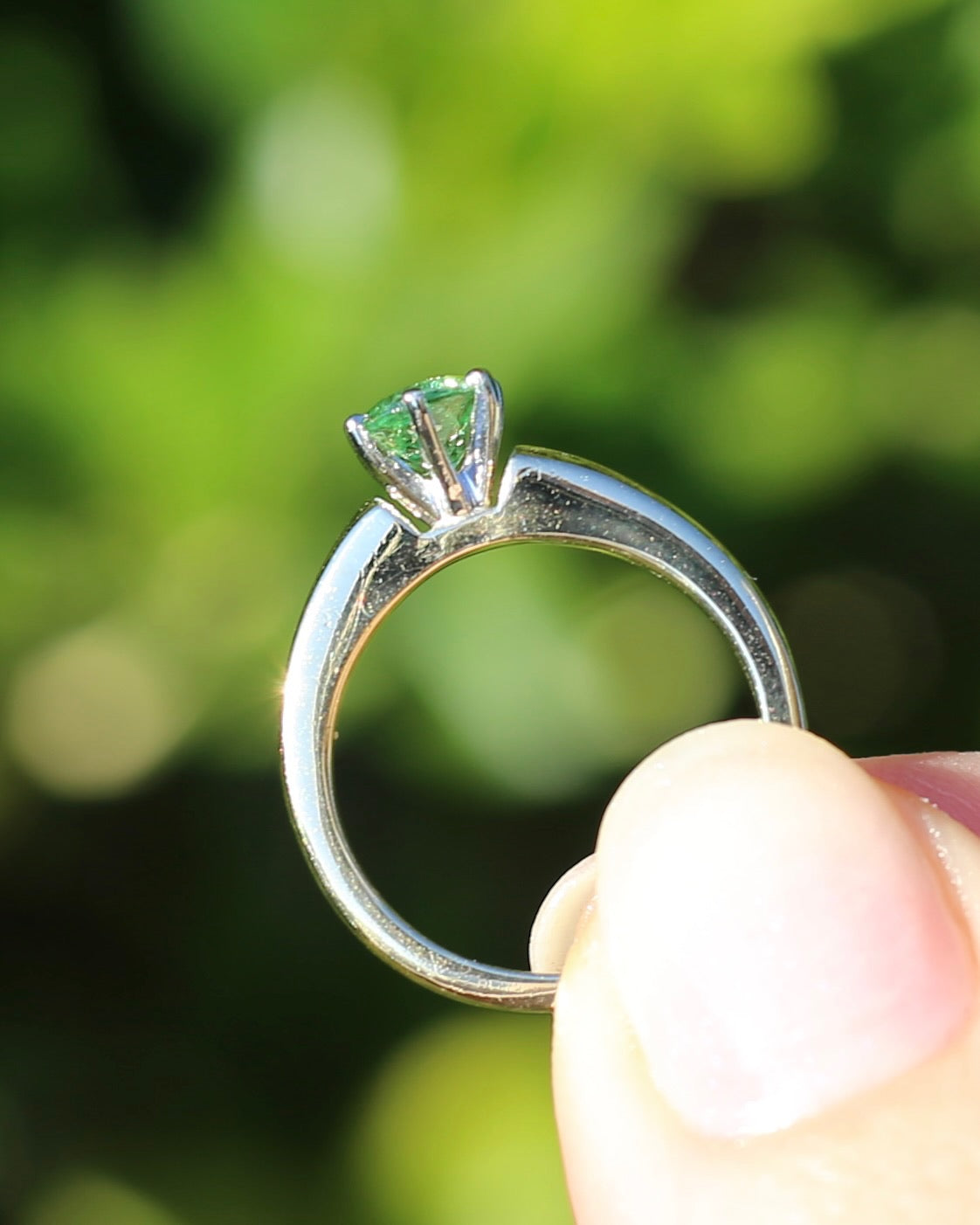 0.75ct Tsavorite - Light Grossular Green Garnet - in Vintage 14ct Yellow and White Gold Setting, size J1/2 or 5