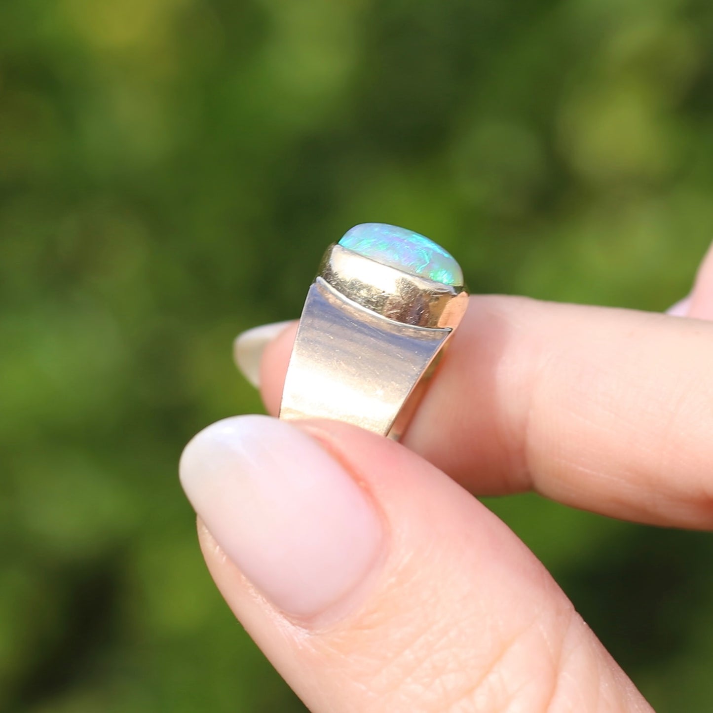 Vintage Bezel Set Opal Cabachon in Rosey 9ct Gold Ring, Size 8 or Q fits more like a P or just over 7.5
