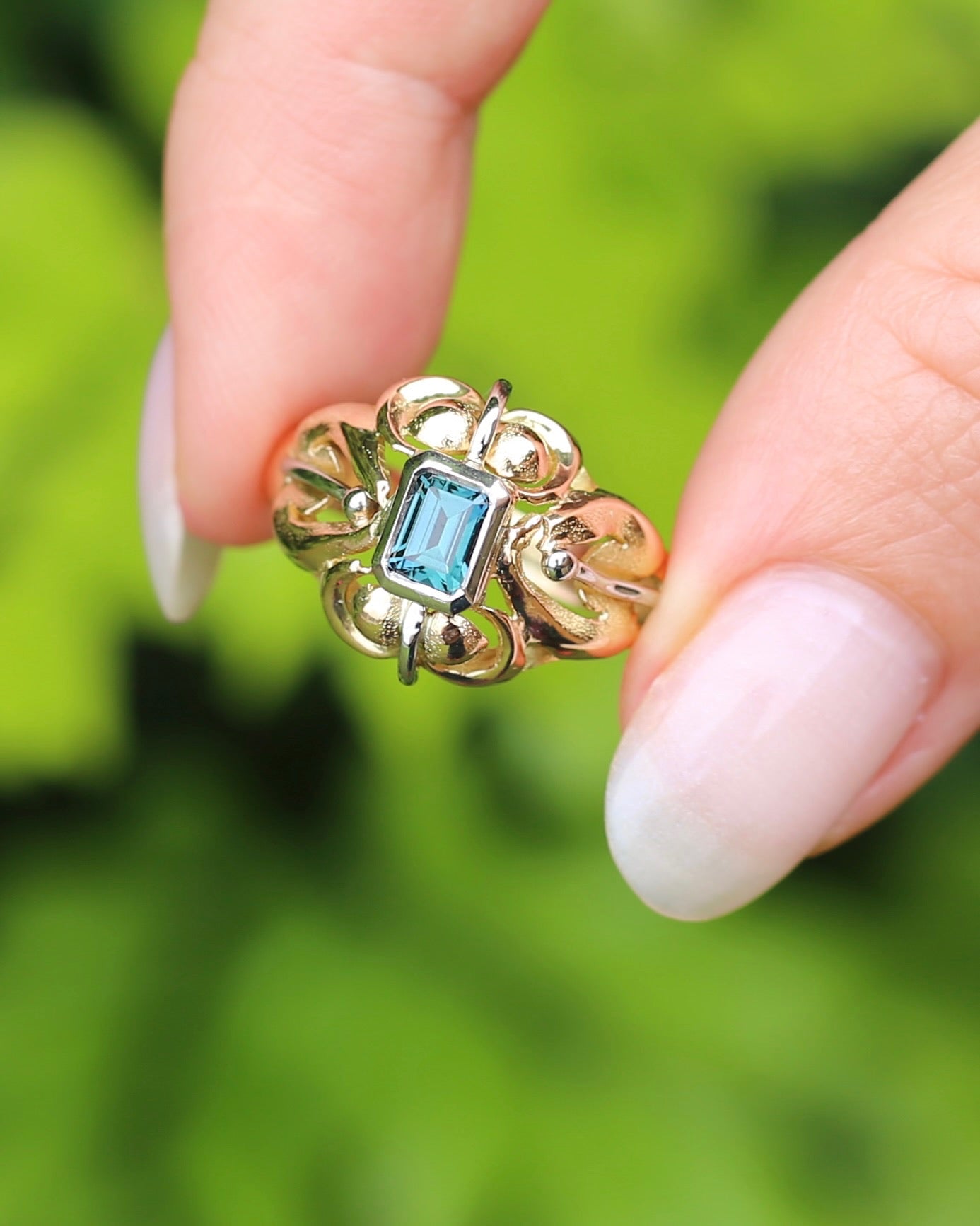 East African Emerald Cut Teal Parti Sapphire in 1940s Italian Made 18ct Mixed Metal Handmade ring, size S or 9.25 with valuation
