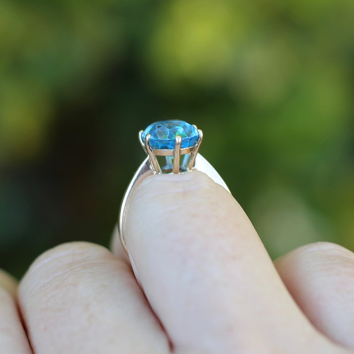 Vintage 4.5ct Oval Blue Topaz Claw Set Ring, 9ct Yellow Gold, size 6 or L1/2