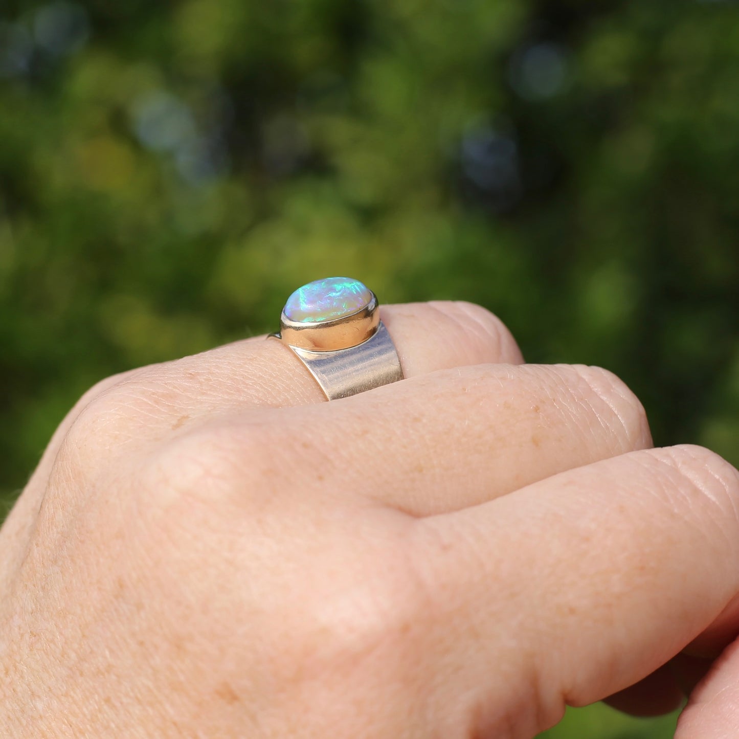 Vintage Bezel Set Opal Cabachon in Rosey 9ct Gold Ring, Size 8 or Q fits more like a P or just over 7.5