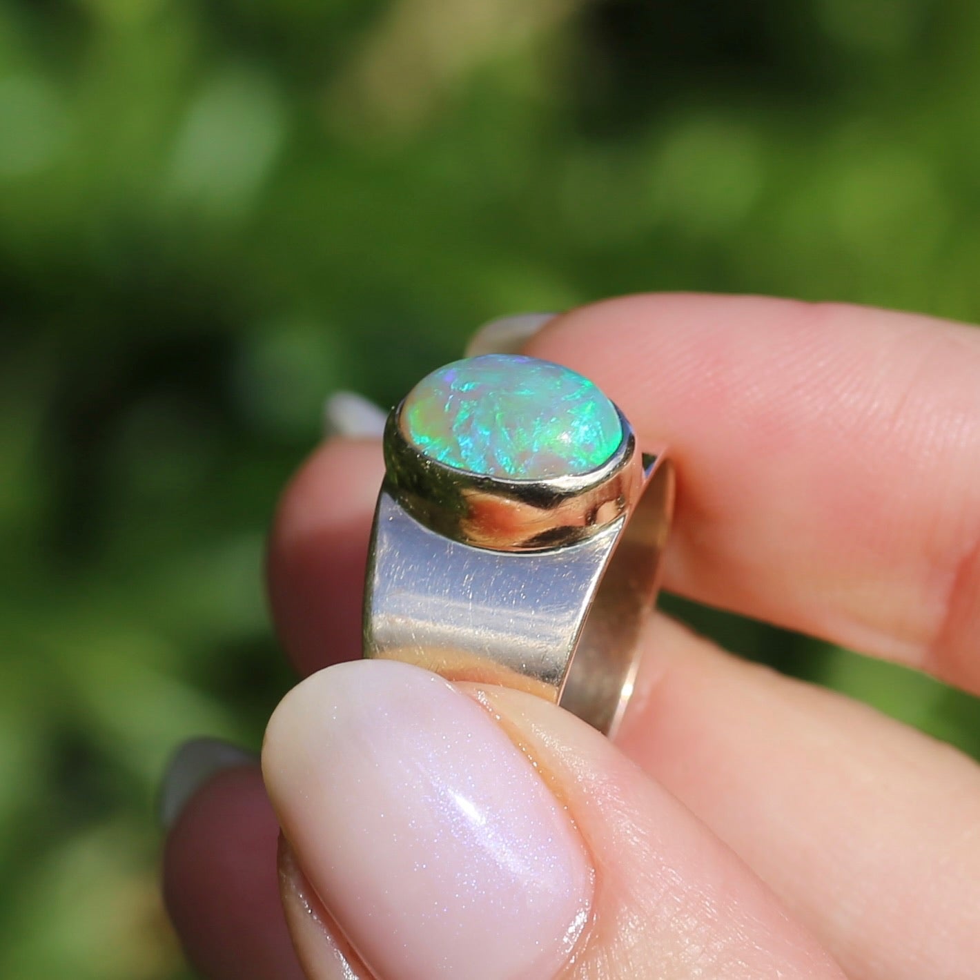 Vintage Bezel Set Opal Cabachon in Rosey 9ct Gold Ring, Size 8 or Q fits more like a P or just over 7.5
