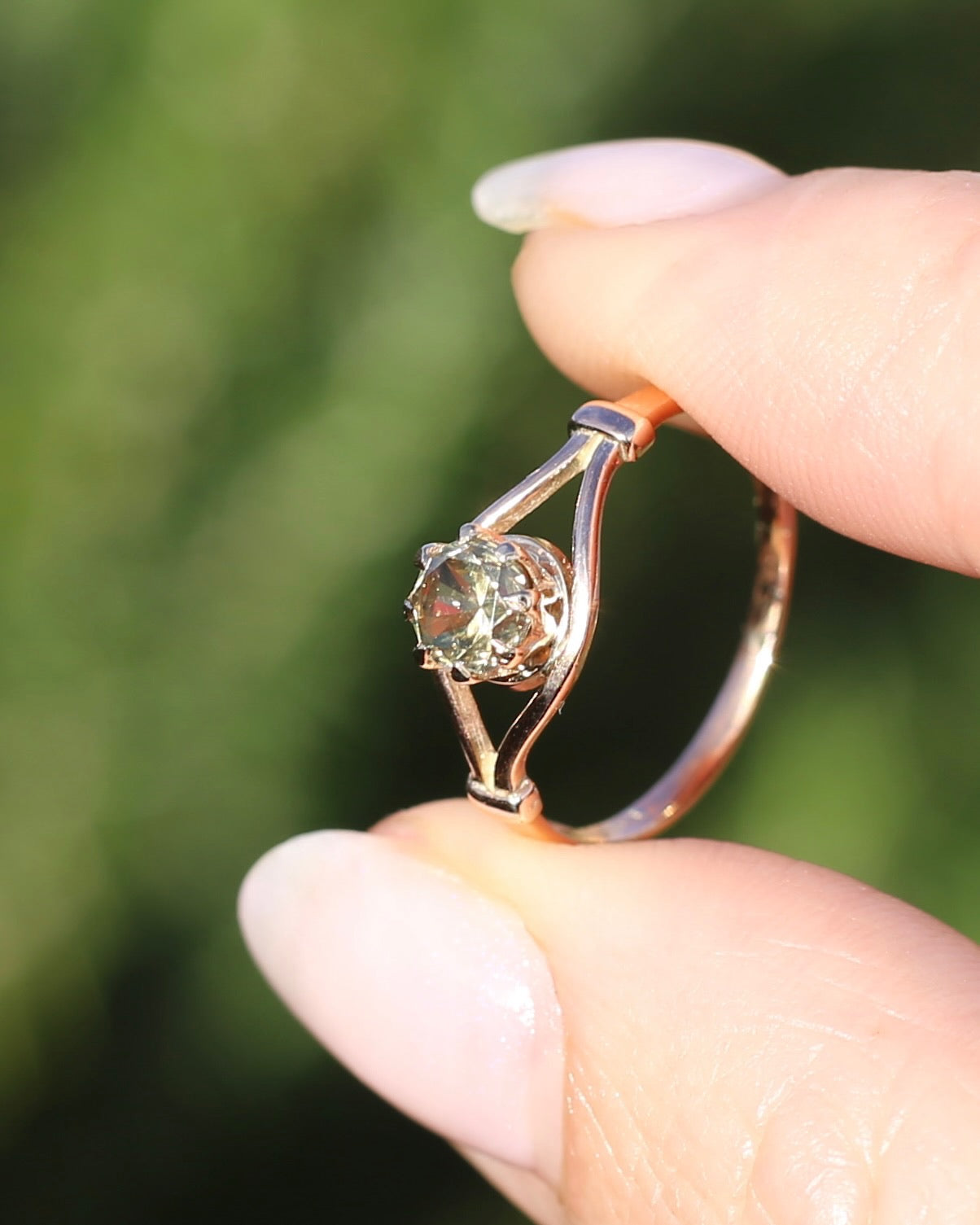 East African Green Zircon, Vintage 8 Claw Setting, Old Rosey Gold, size M1/2 or 6.5
