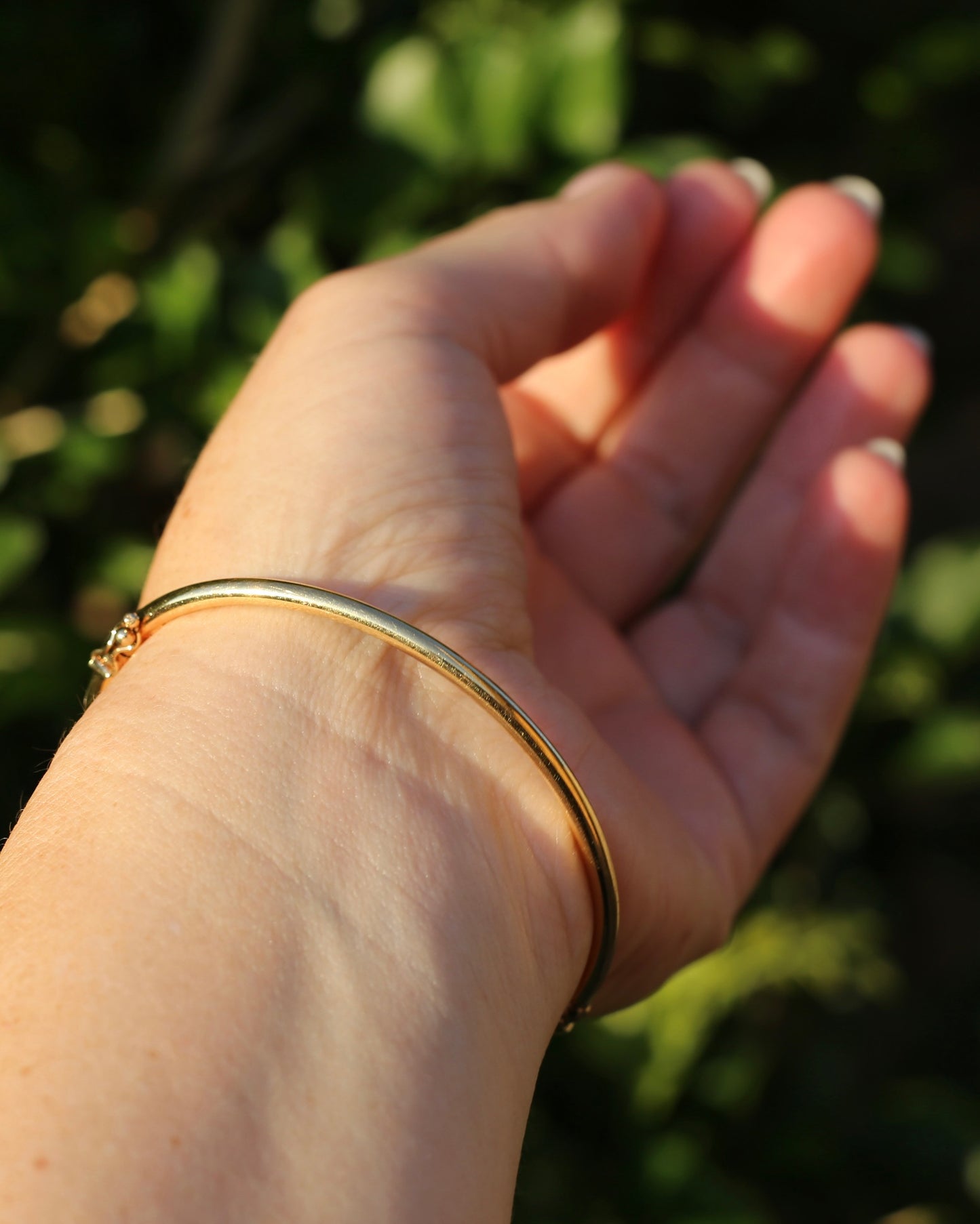 Silver Filled 1/10 Gold Hinged Bangle, approx 17cm oval, 5.81g