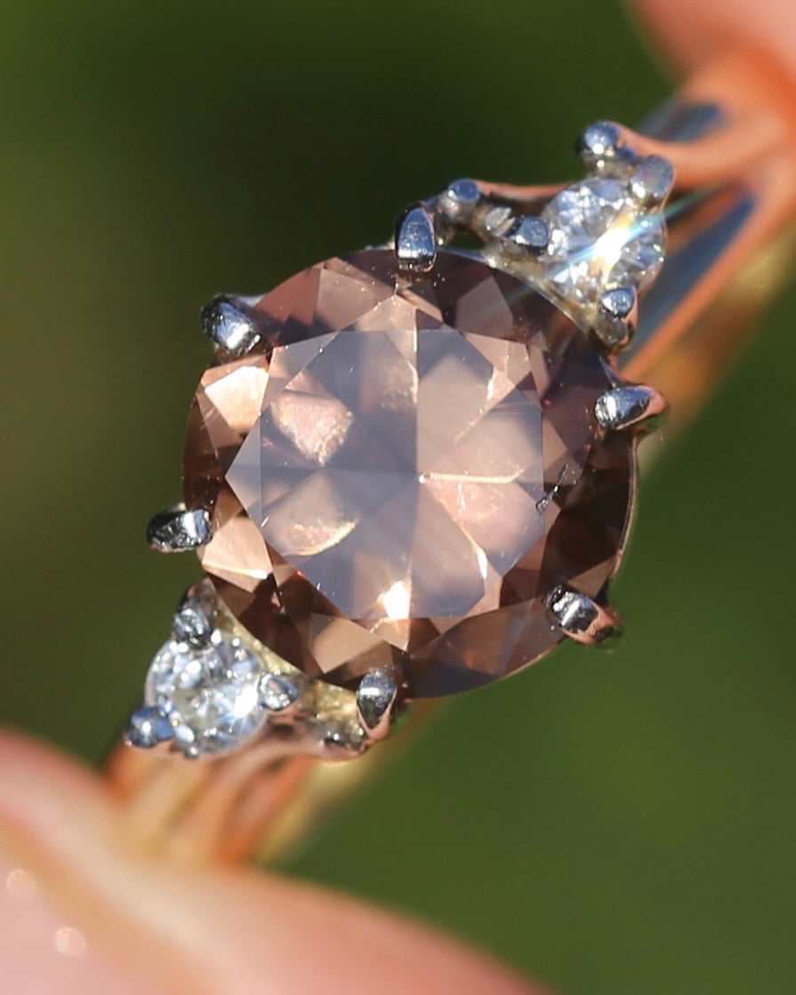 Vintage Circa 1960s 3.44ct Zircon and Diamond Trilogy, 9ct Yellow and White Gold, size 8 or Q, 3.95g