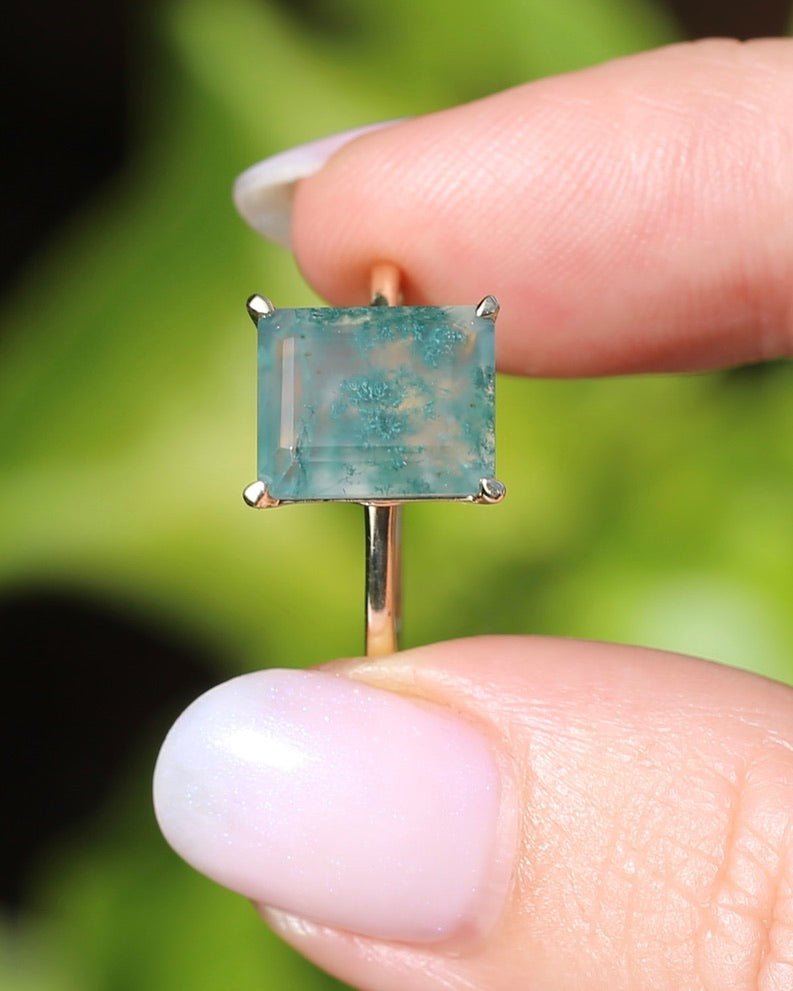 3.7ct Emerald Cut Moss Agate Ring, 9ct Yellow Gold, size Q1/2 or 8.25, 3.0g