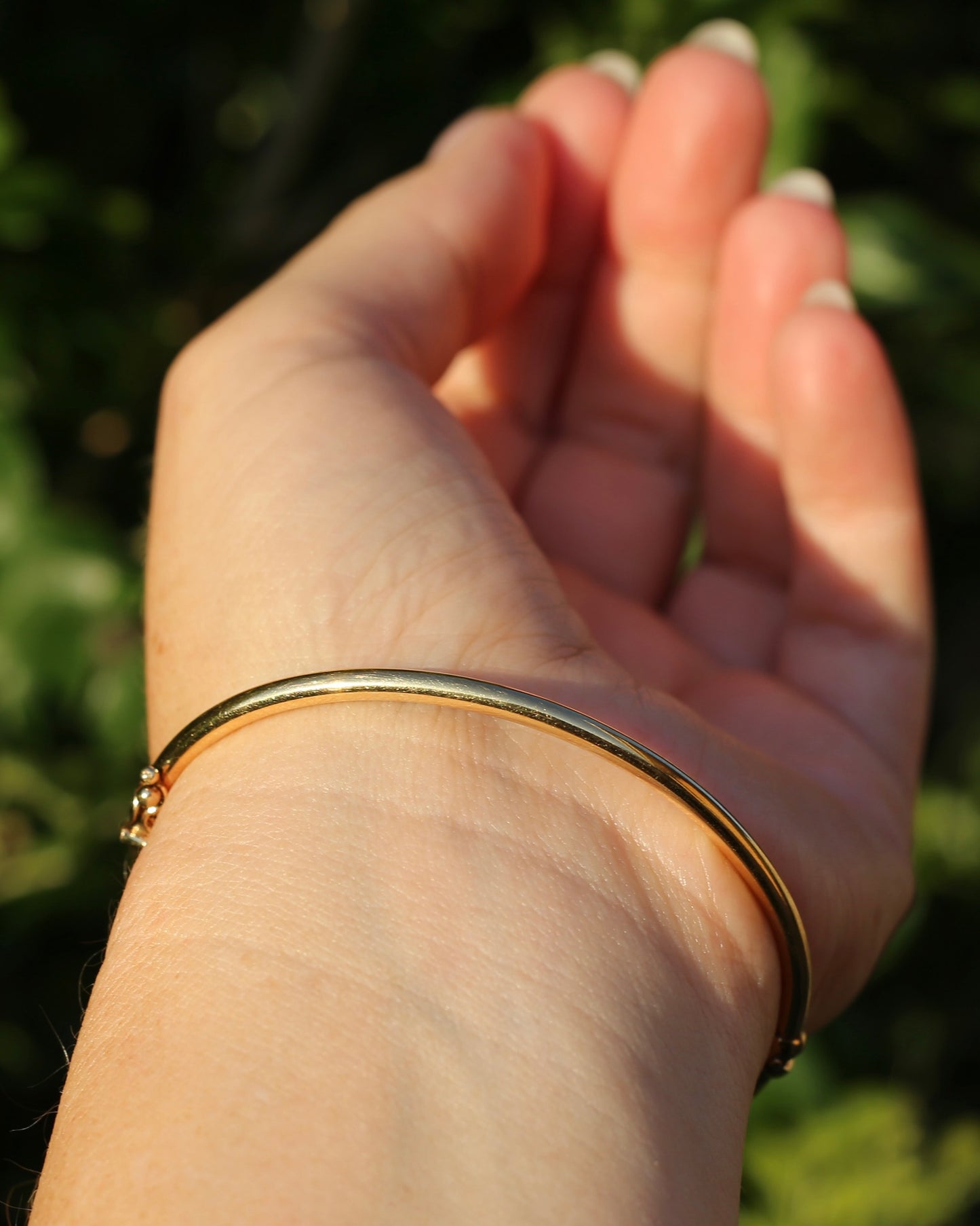 Silver Filled 1/10 Gold Hinged Bangle, approx 17cm oval, 5.81g