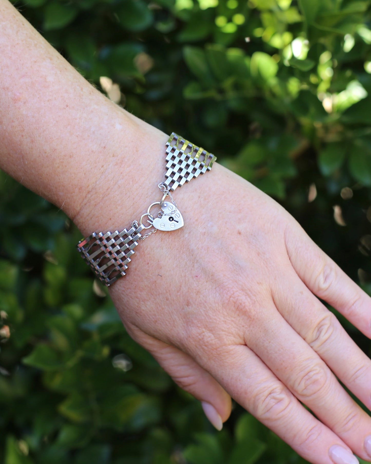1978 London Made Gate Bracelet with Heart Padlock and Safety Chain, 19cm, 24.7g
