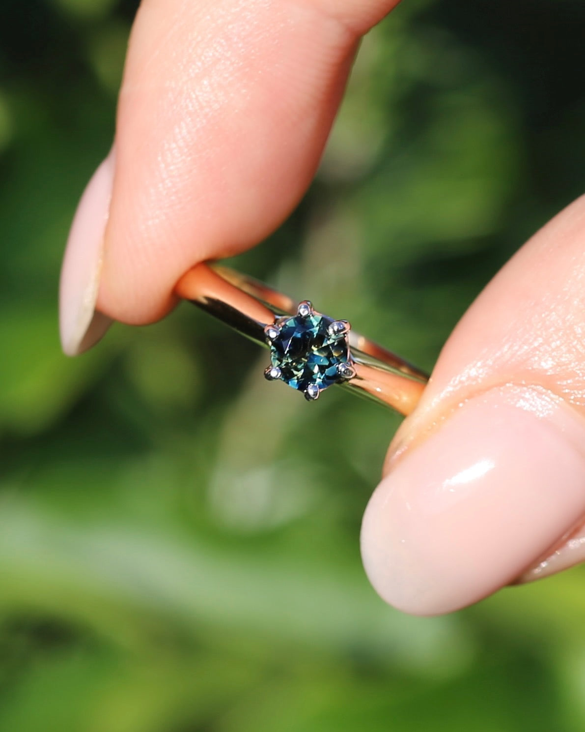 0.55ct Australian Parti Sapphire, 6 Claw Setting, 9ct White and Yellow Gold, size 7 or O, 3.52g