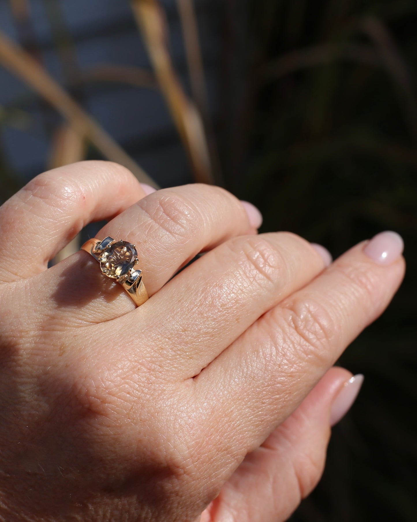 Pale Honey Coloured 2.4ct Australian Zircon in Vintage 9ct Yellow Gold, size P or 7.5