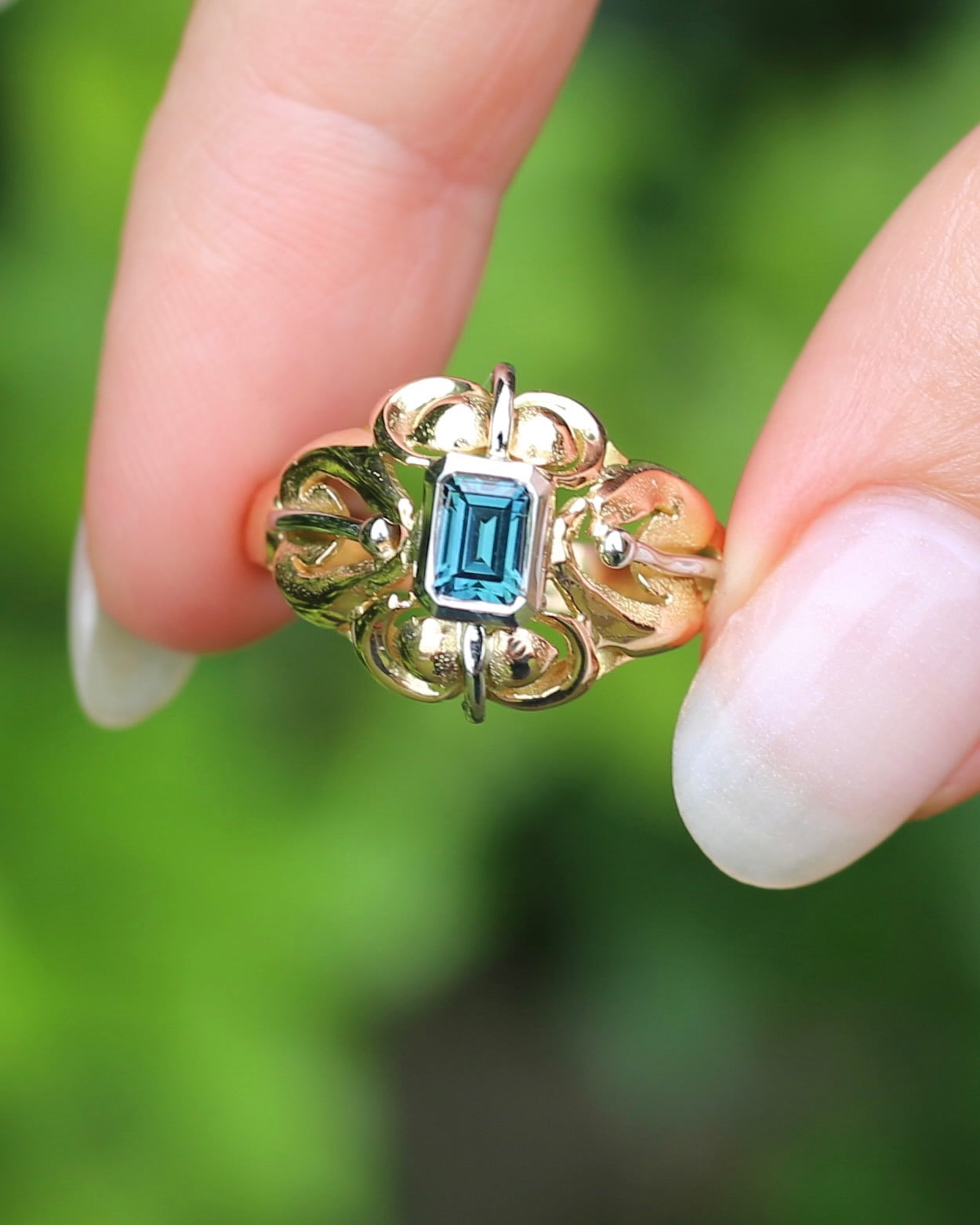 East African Emerald Cut Teal Parti Sapphire in 1940s Italian Made 18ct Mixed Metal Handmade ring, size S or 9.25 with valuation