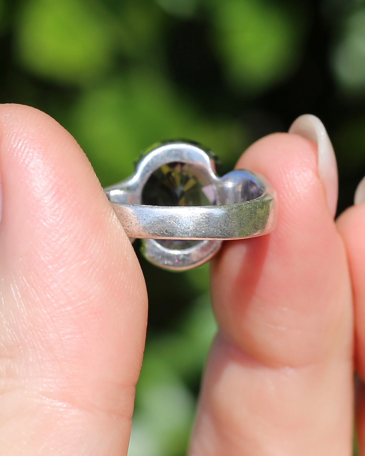 Harlequin Cut Oval Amethyst and Ruby Ring with Brushed Finish and Gold Plating Detail, 9.1g, size P1/2 or 8