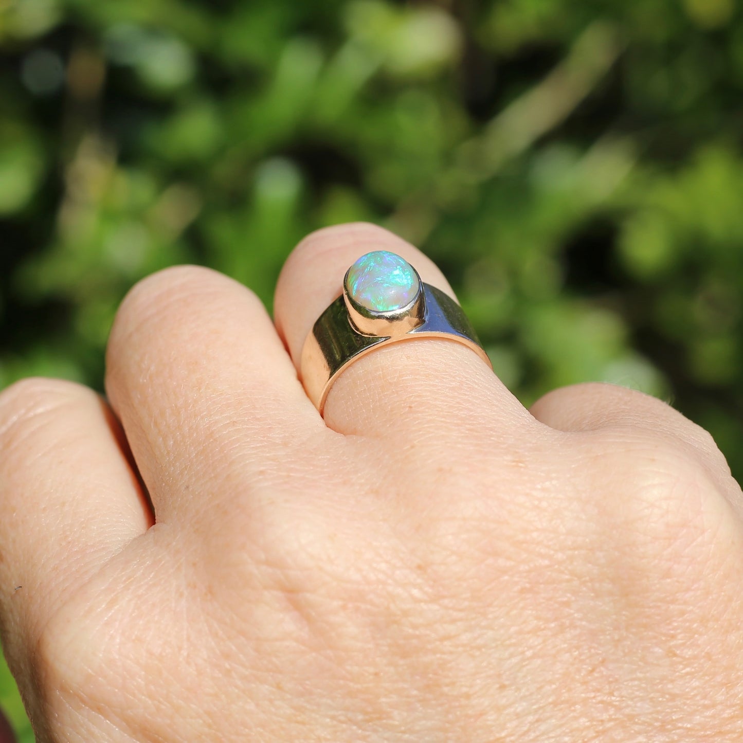 Vintage Bezel Set Opal Cabachon in Rosey 9ct Gold Ring, Size 8 or Q fits more like a P or just over 7.5