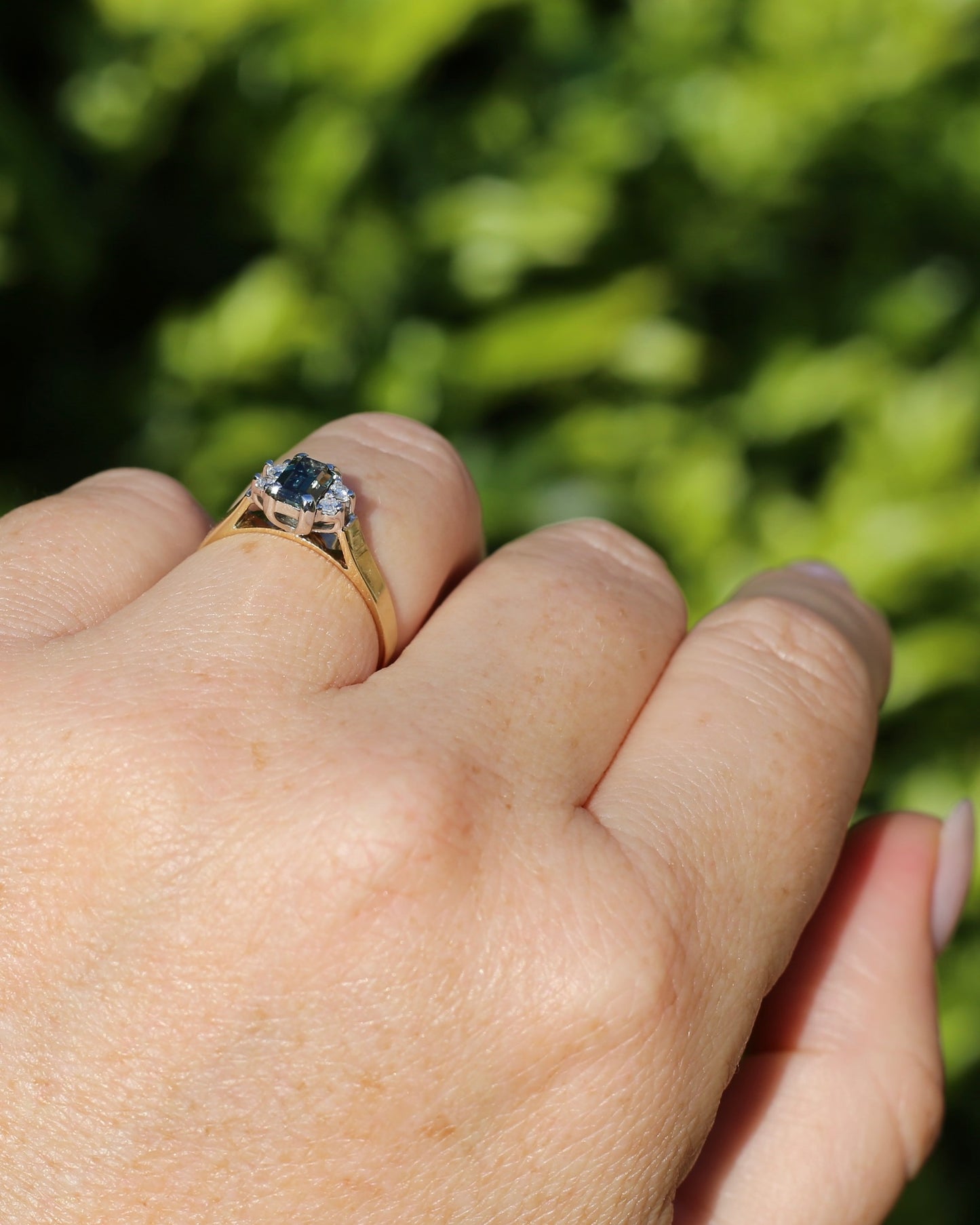 East African 0.725ct Teal Sapphire in Vintage Diamond Ring, 9ct Yellow and White Gold, size N1/2 or 7, 2.54g