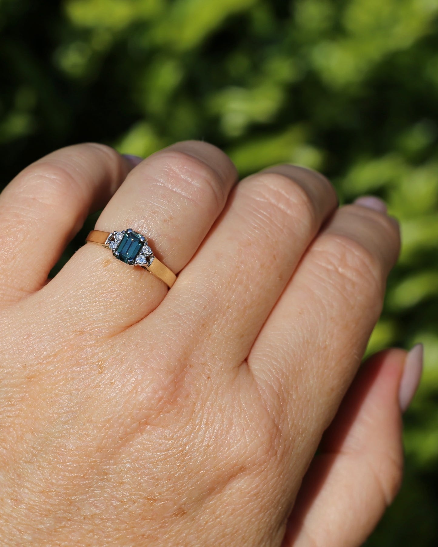 East African 0.725ct Teal Sapphire in Vintage Diamond Ring, 9ct Yellow and White Gold, size N1/2 or 7, 2.54g