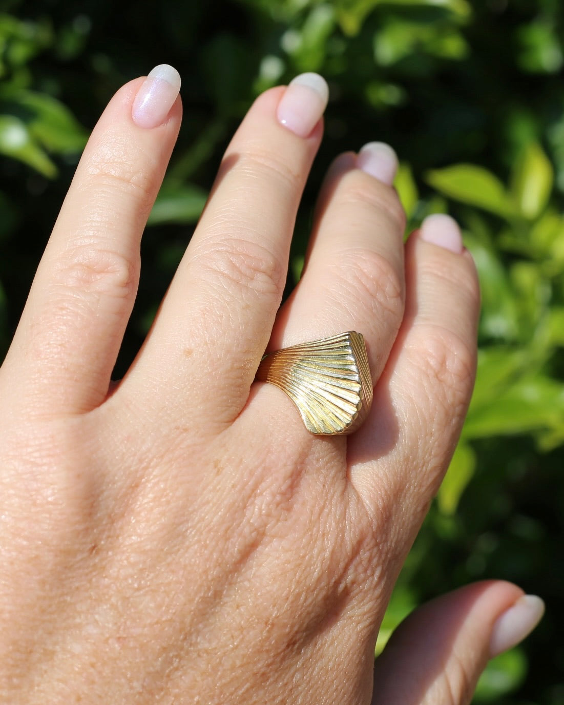 Retro 1970s 14ct Gold Sculptured Shell or Fan Ring, size R or 8.5 (maybe fits a bit bigger)