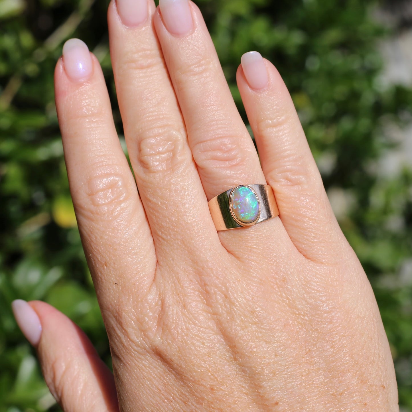 Vintage Bezel Set Opal Cabachon in Rosey 9ct Gold Ring, Size 8 or Q fits more like a P or just over 7.5