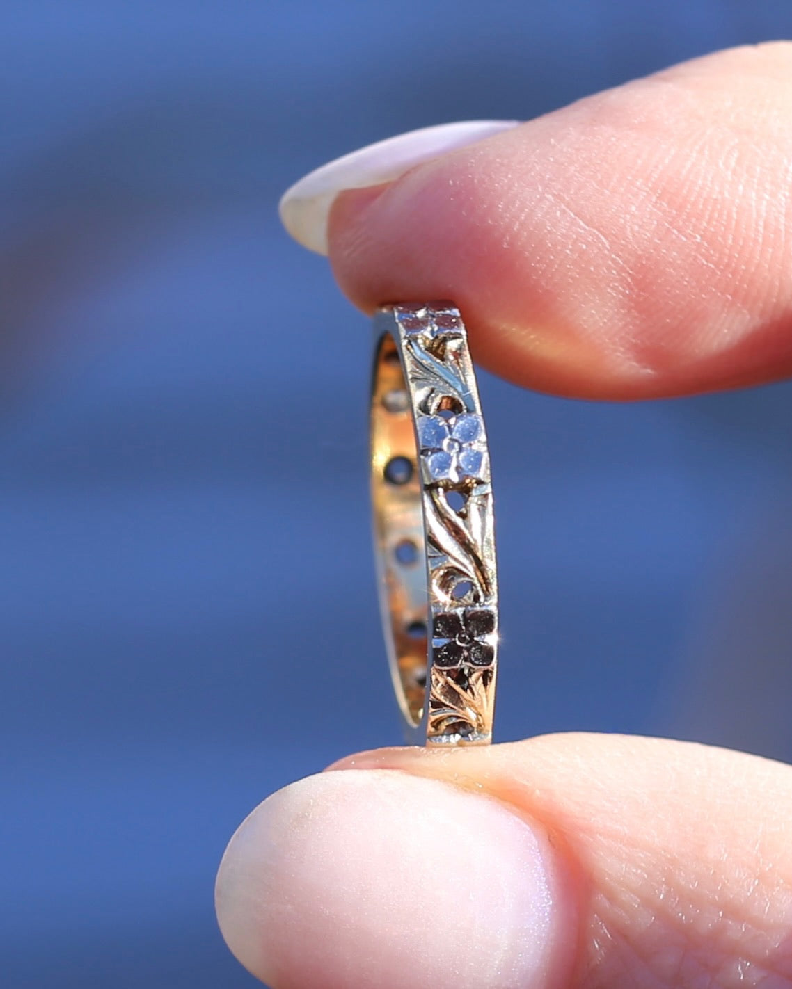 Pristine Vintage Mixed Metal Floral Wedder, 18ct Yellow and White Gold, size 8 or just over P1/2