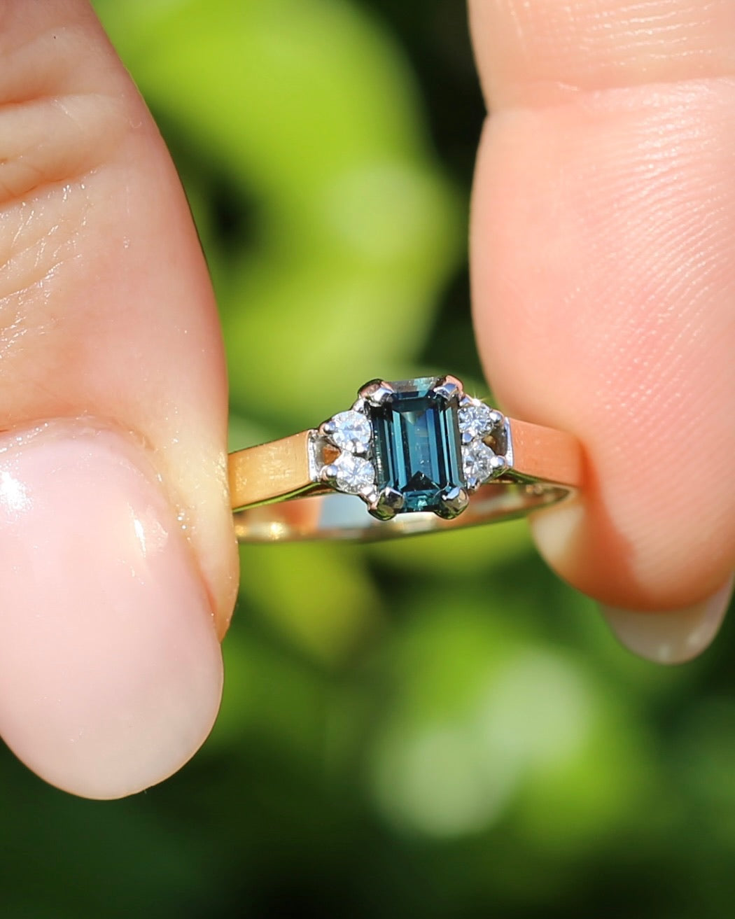 East African 0.725ct Teal Sapphire in Vintage Diamond Ring, 9ct Yellow and White Gold, size N1/2 or 7, 2.54g