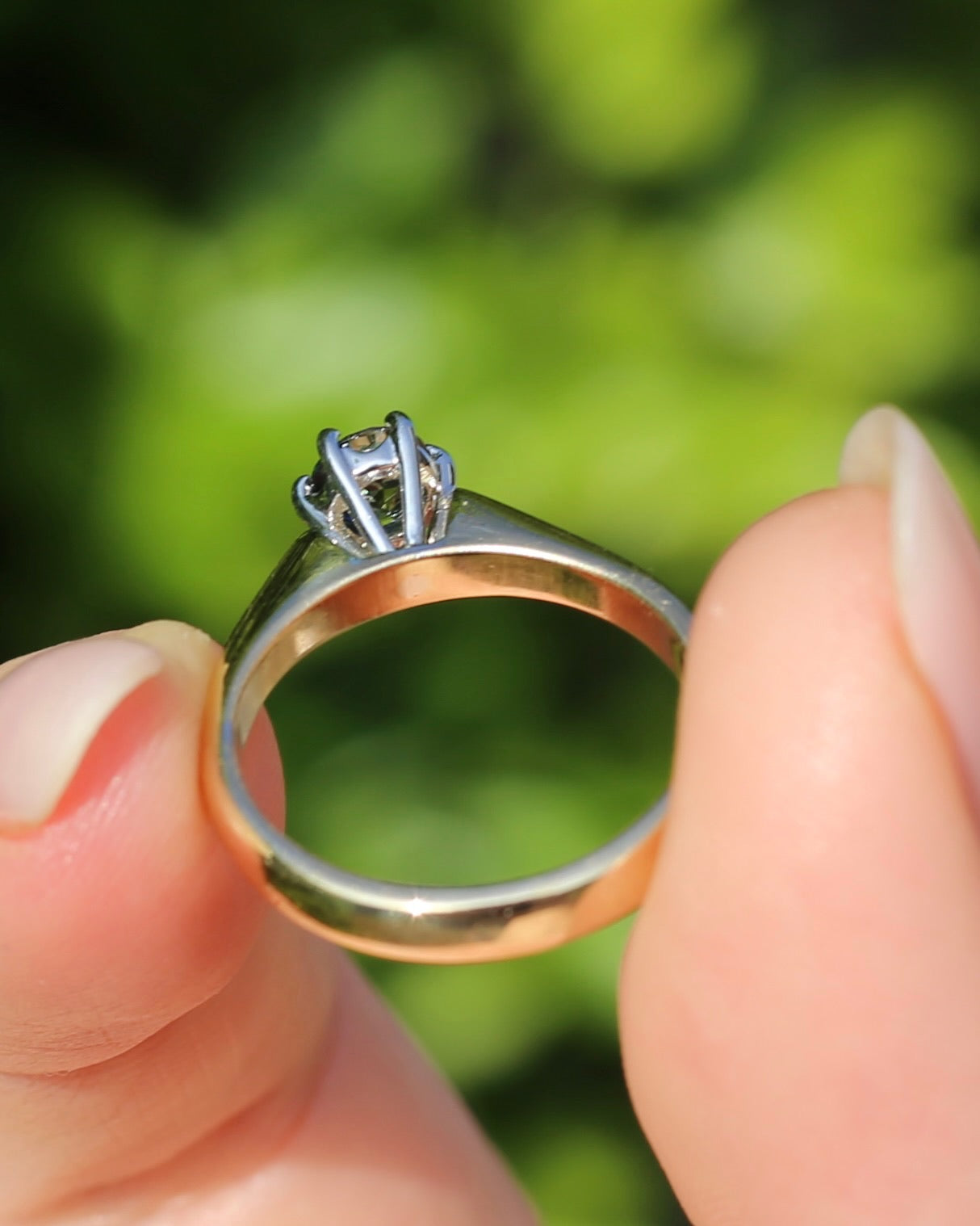 0.55ct Australian Parti Sapphire, 6 Claw Setting, 9ct White and Yellow Gold, size 7 or O, 3.52g