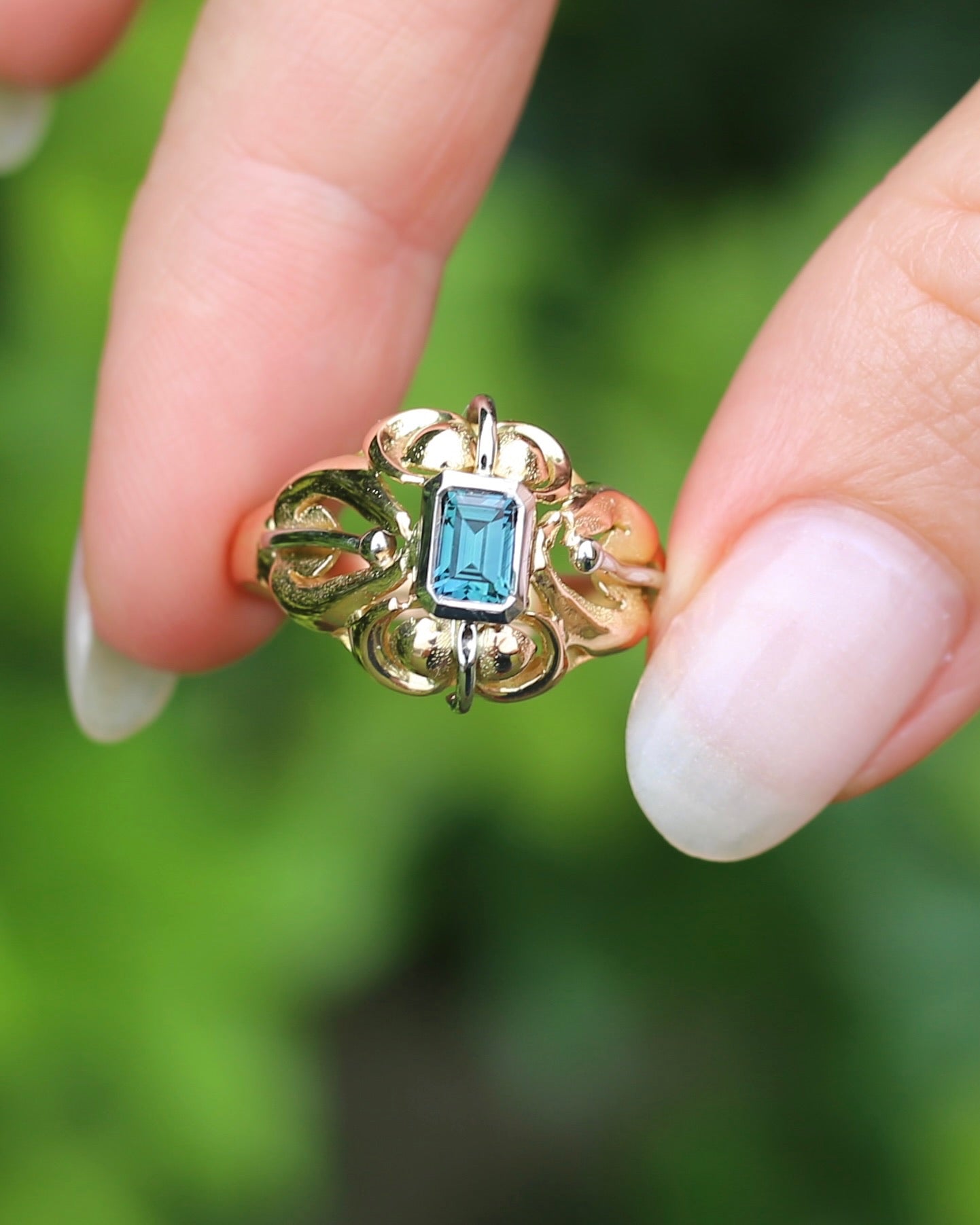 East African Emerald Cut Teal Parti Sapphire in 1940s Italian Made 18ct Mixed Metal Handmade ring, size S or 9.25 with valuation