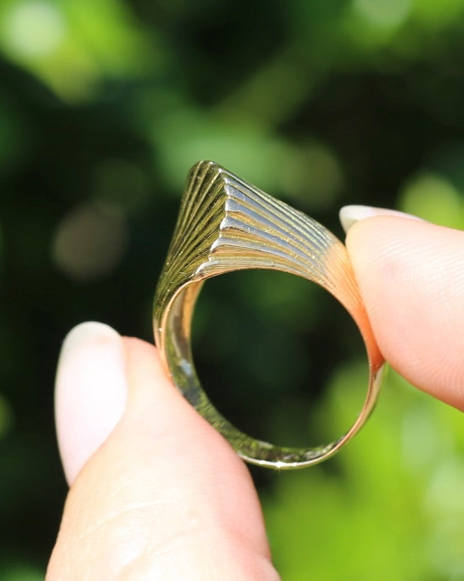 Retro 1970s 14ct Gold Sculptured Shell or Fan Ring, size R or 8.5 (maybe fits a bit bigger)