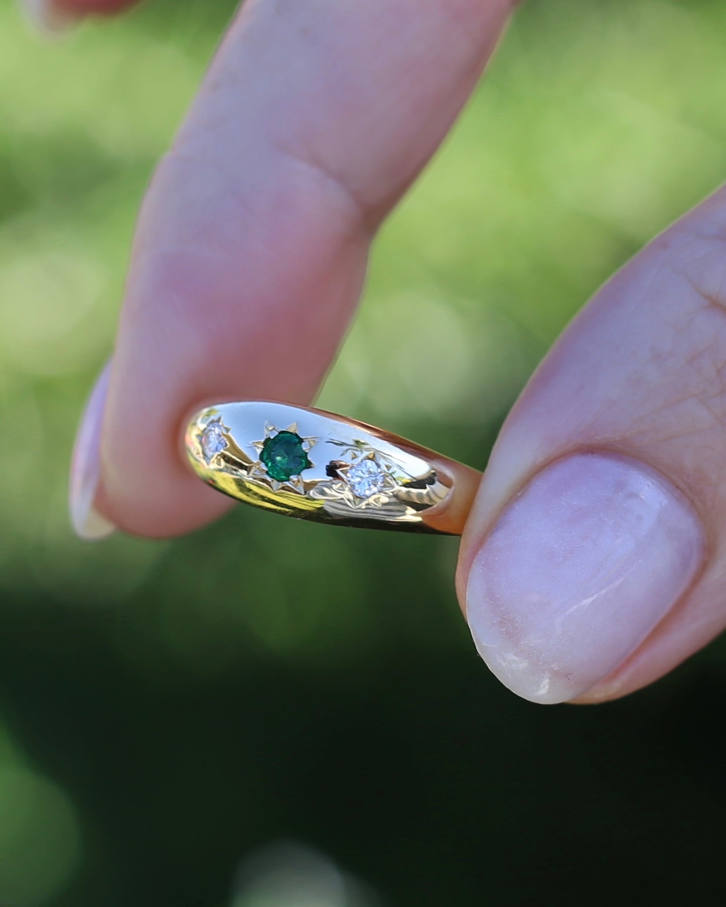 1975 Made Natural Emerald and Diamond Star Set Trilogy, 18ct Yellow Gold, size 7.75 or just under P1/4