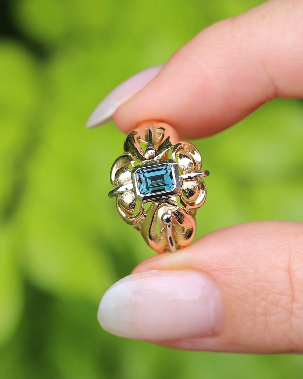 East African Emerald Cut Teal Parti Sapphire in 1940s Italian Made 18ct Mixed Metal Handmade ring, size S or 9.25 with valuation